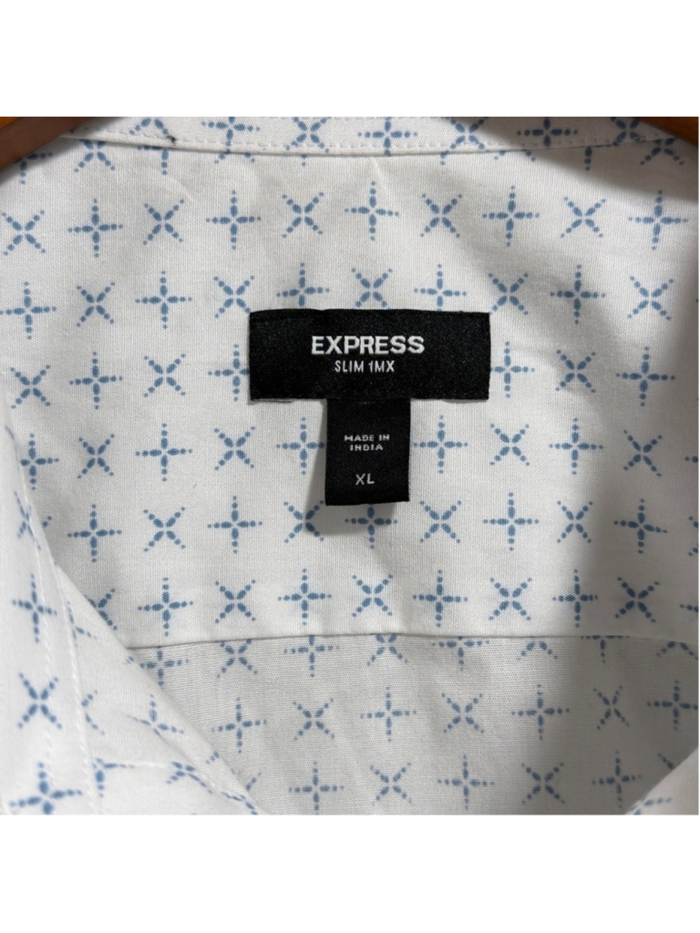 Express Men's White and Blue Patterned Slim Button Down Shirt Size XL - Picture 3 of 8